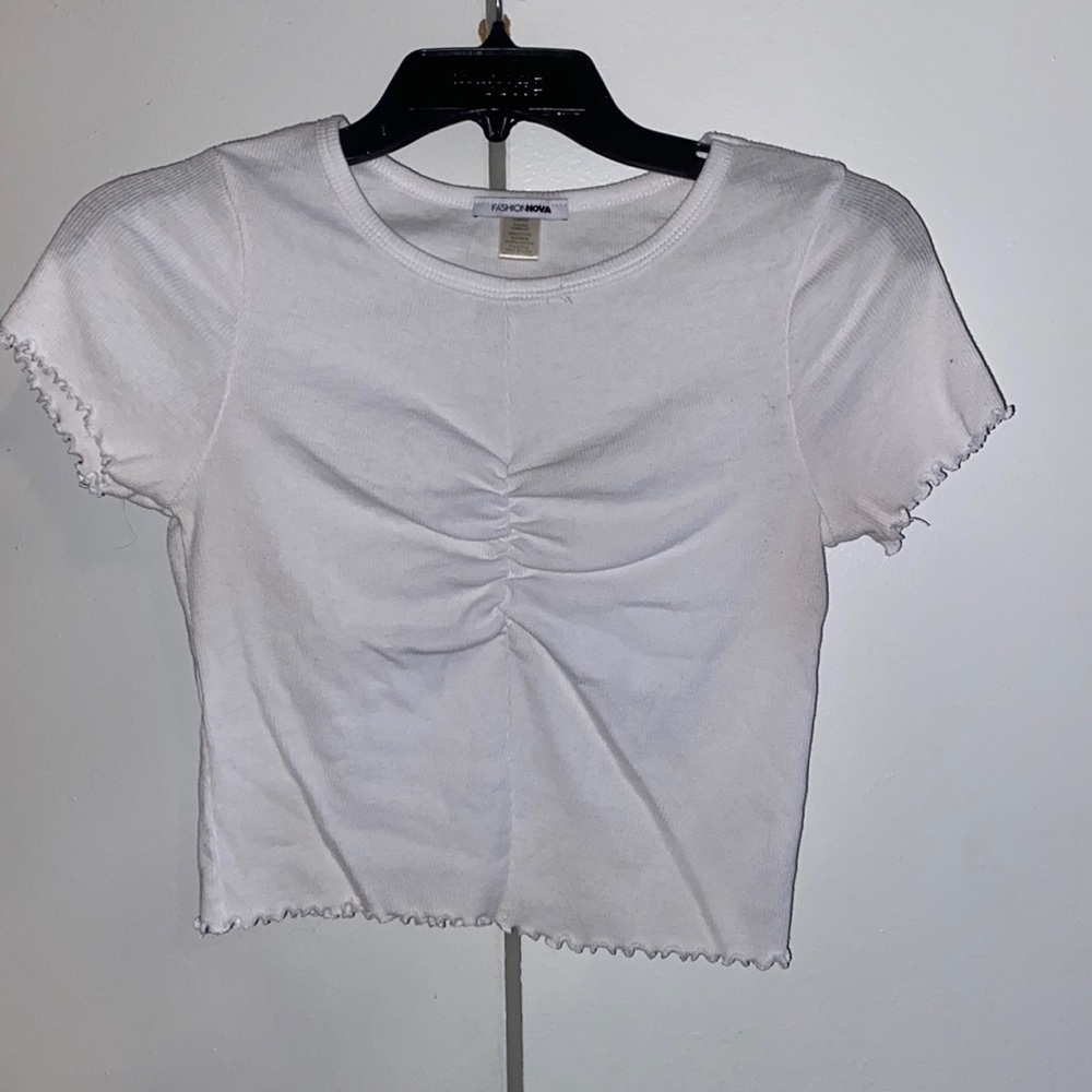 White simple crop with fun trim